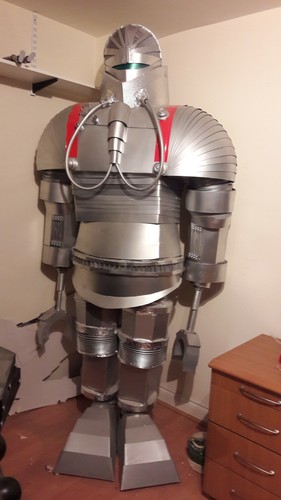 Doctor who robot - doctor, giant